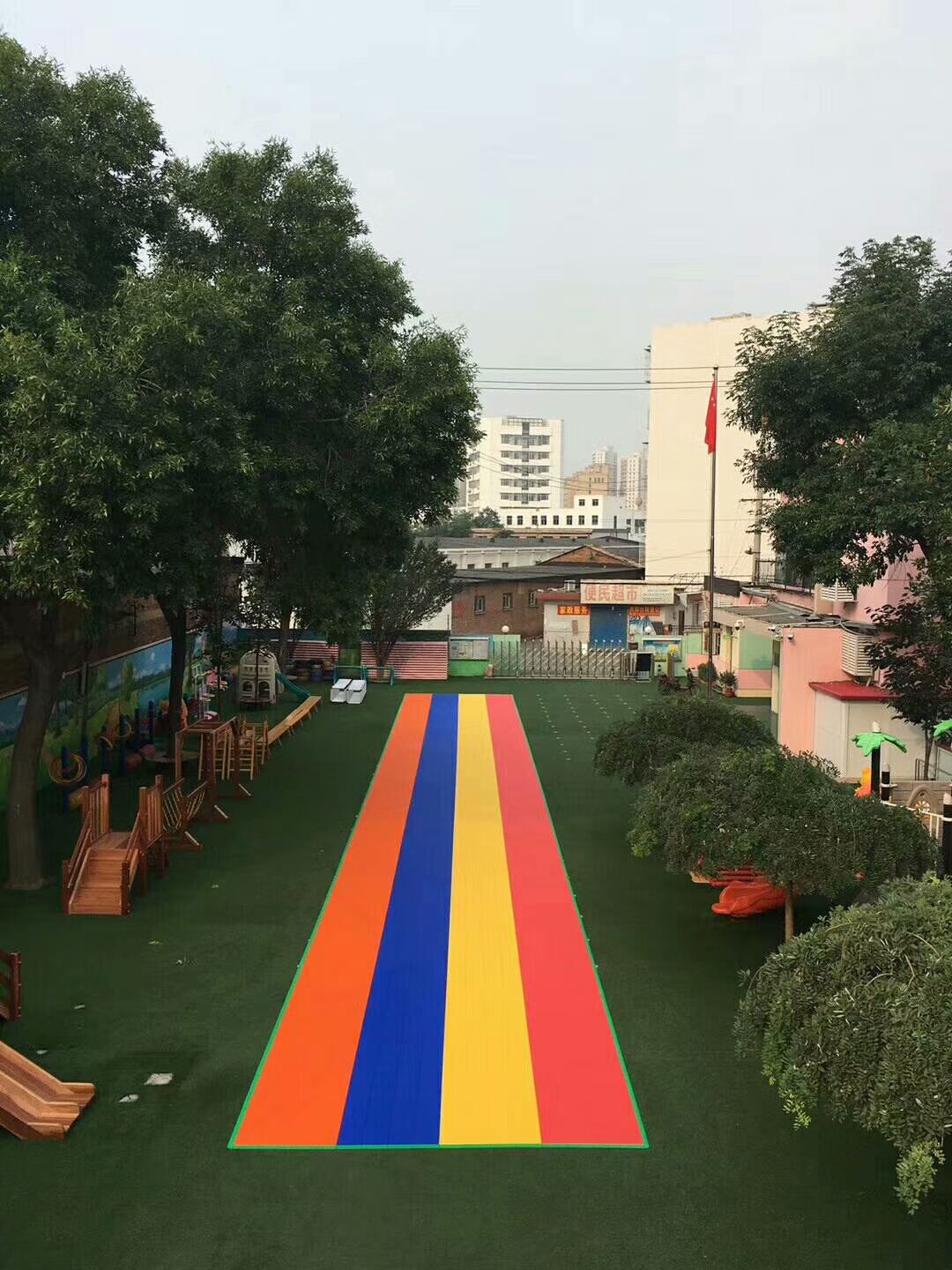 仲達地板【定】天津，與草坪合體？