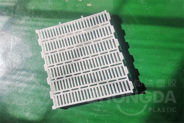 仲達(dá)塑膠豬場塑料漏縫板種類有哪些？