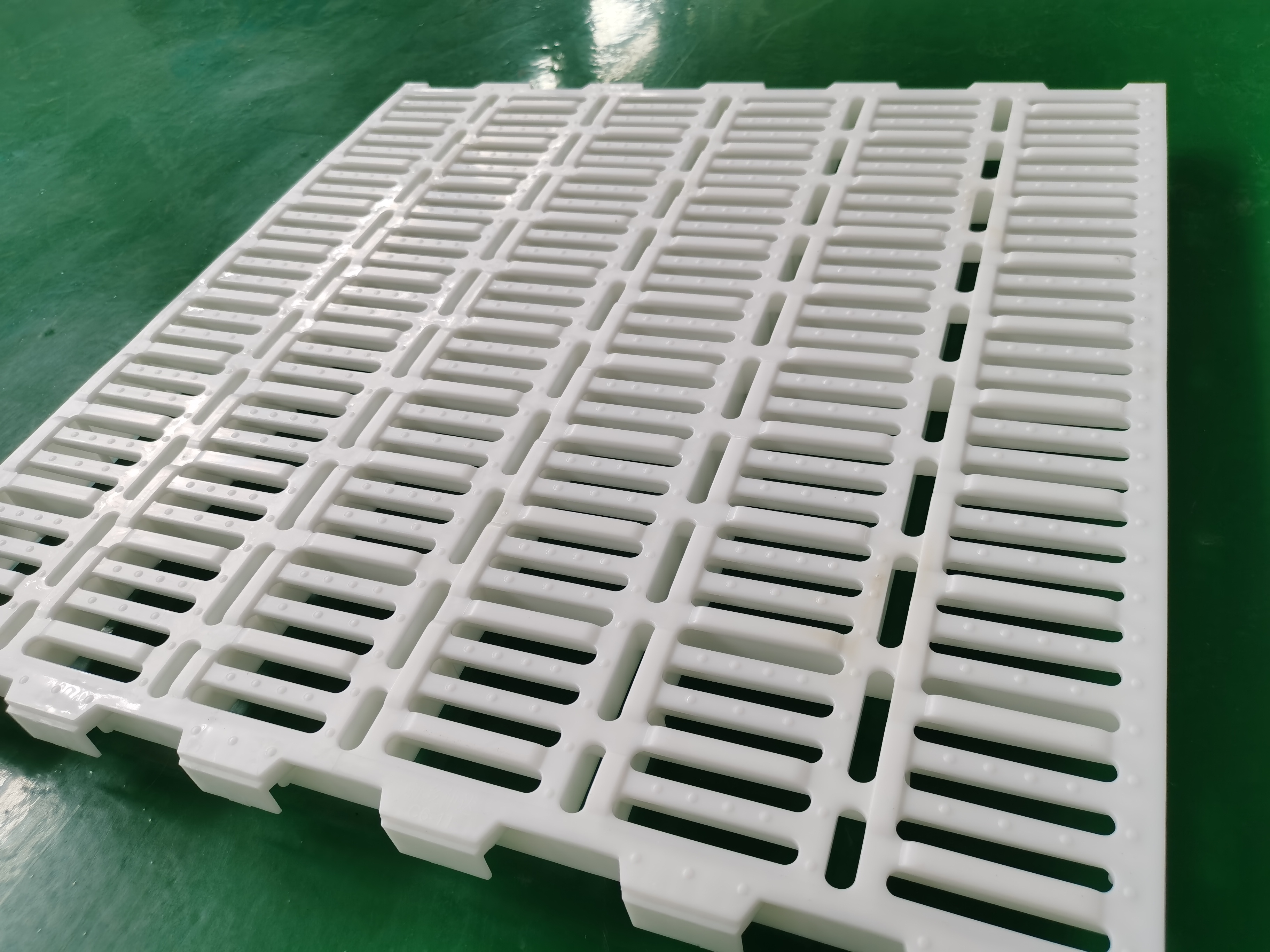 加強(qiáng)型塑料漏縫板有哪些優(yōu)點(diǎn)？